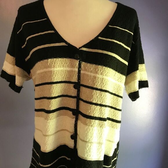 Women’s Summer Textured Sweater with button details size 1X - Picture 1 of 6